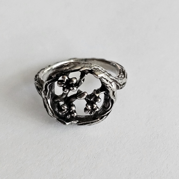 LADIES NEW SIZE 5 TREE OF LIFE FASHION SILVER CASUALTO DRESS TO IMPRESS  RING - Picture 1 of 5